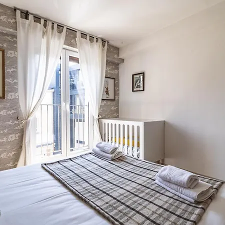 The Peregrines Nest Apartment Reims