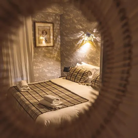 The Peregrines Nest * Reims