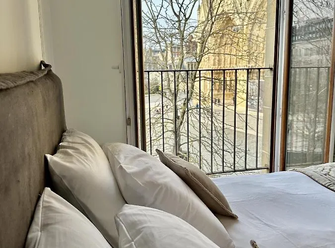 The Peregrines Nest Reims