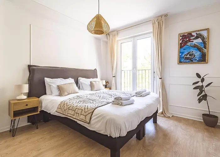 The Peregrines Nest * Reims