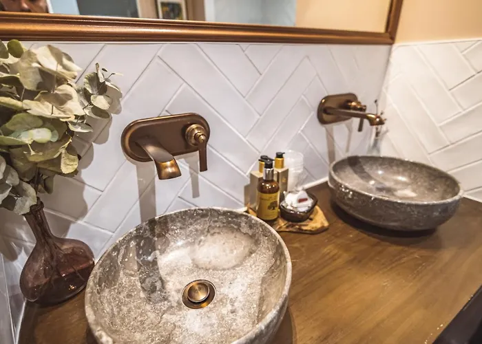 The Peregrines Nest * Reims