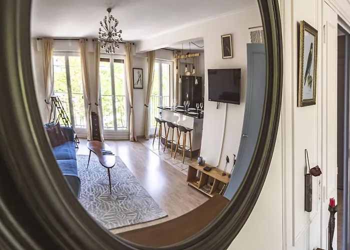 The Peregrines Nest * Reims